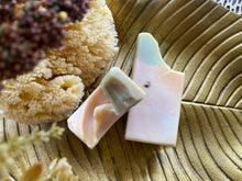 Load image into Gallery viewer, Peaches &amp; Green tea soap
